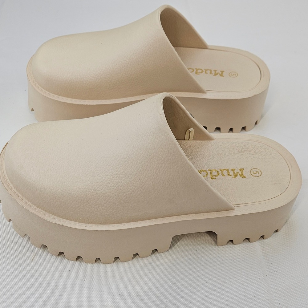 Mudd Beige Platform Clogs - Picture 4 of 10